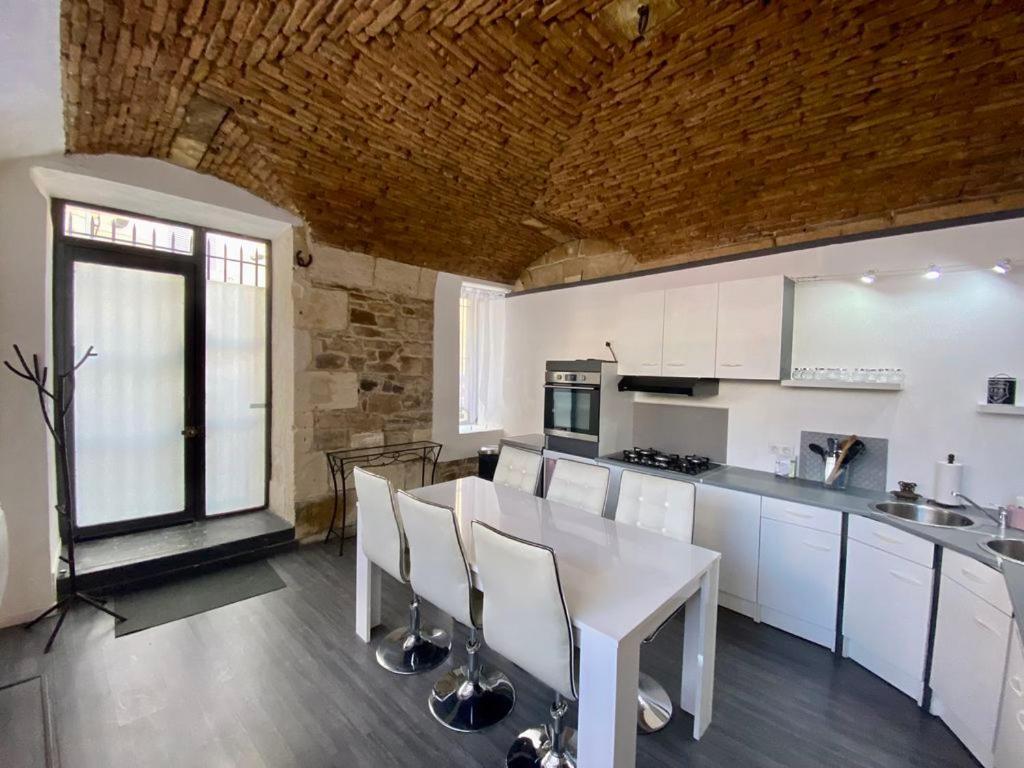 Jolie Appartement T2 Nîmes Exteriör bild